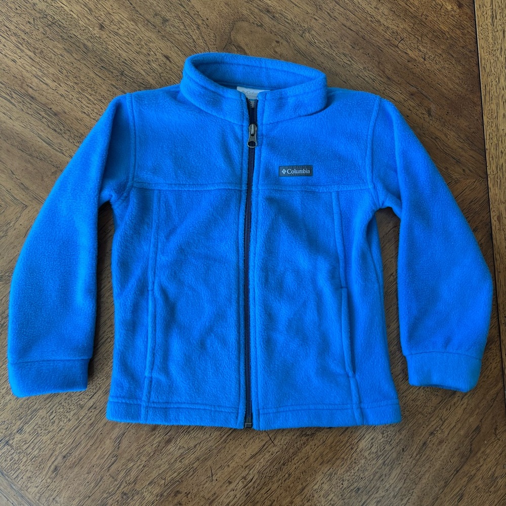 Blue Columbia fleece, worn twice. No flaws or wear on the sweatshirt.